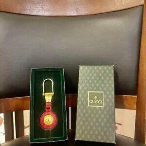 Vintage Gucci leather and gold-plated keychain,  from the 1980s.